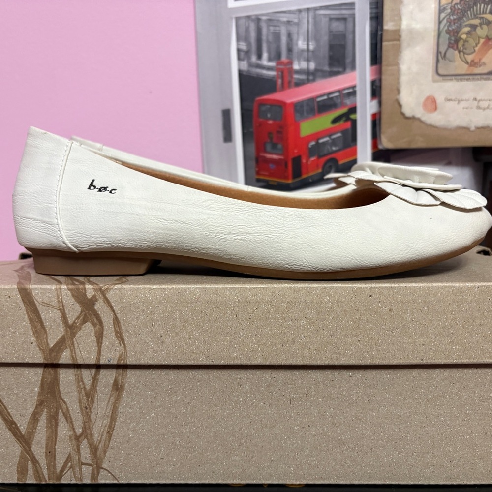 BOC Born Concept Cream Leather Flats with Floral Detail – Comfy